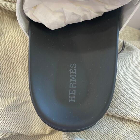 NEW Hermes Chypre White Black Leather Slide Sandal EU 40 Womens - Picture 10 of 10